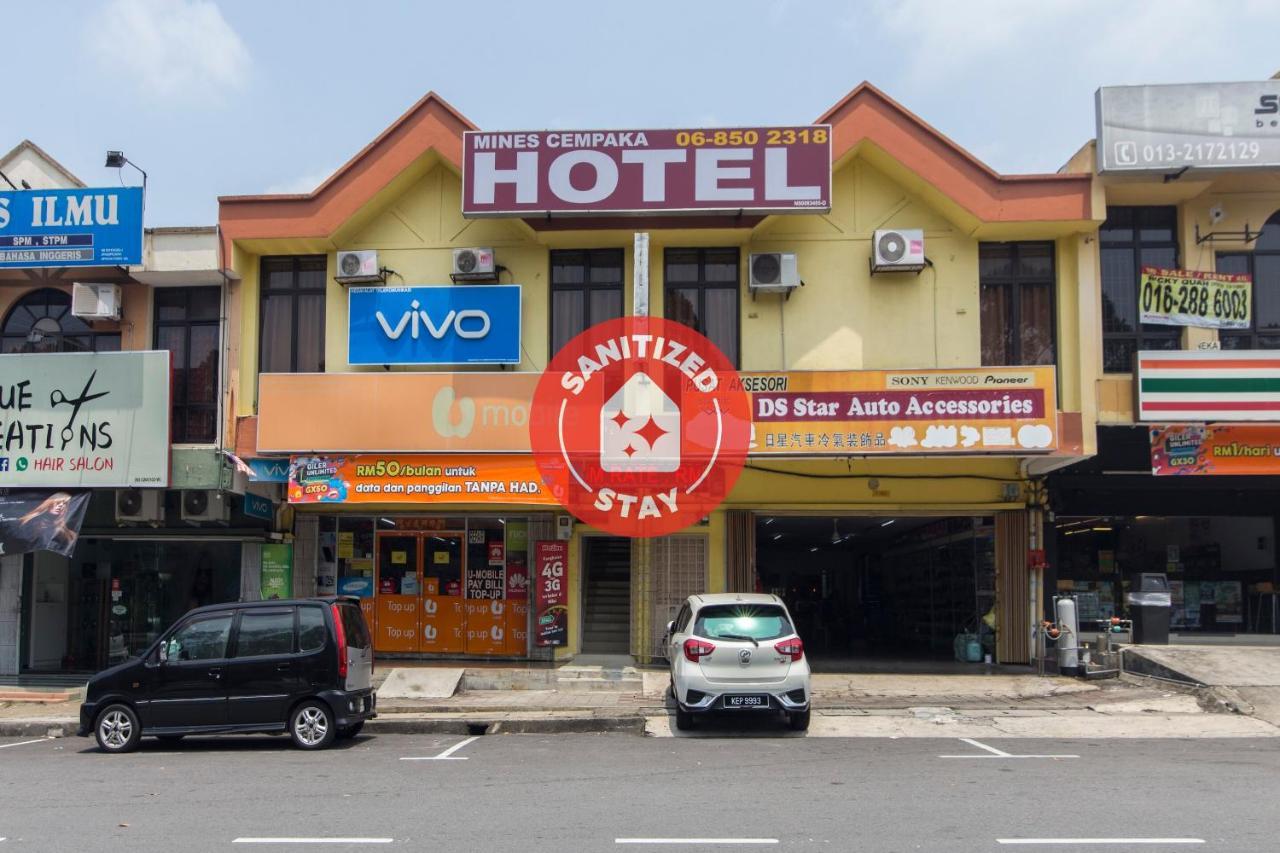 Oyo 44072 Mines Cempaka Hotel Nilai Zewnętrze zdjęcie