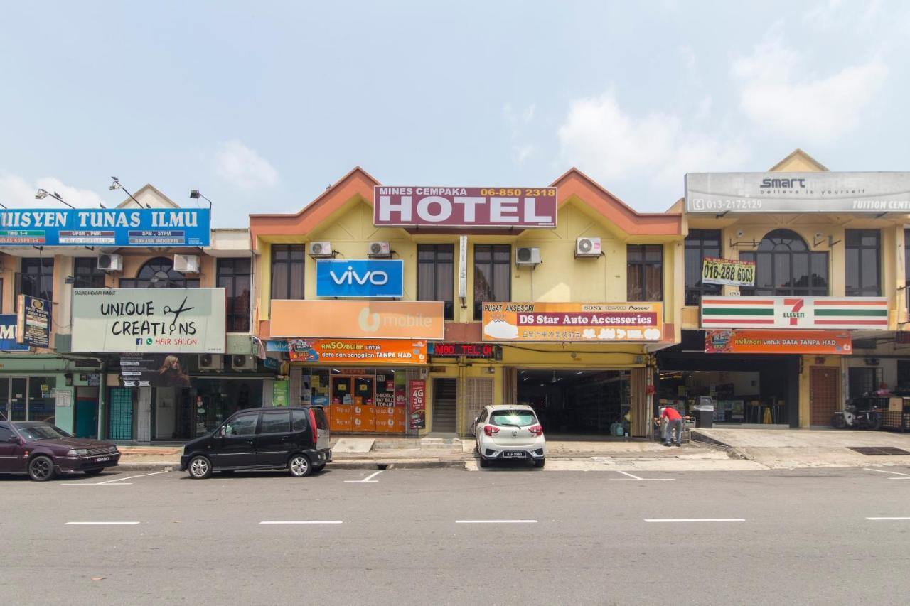 Oyo 44072 Mines Cempaka Hotel Nilai Zewnętrze zdjęcie