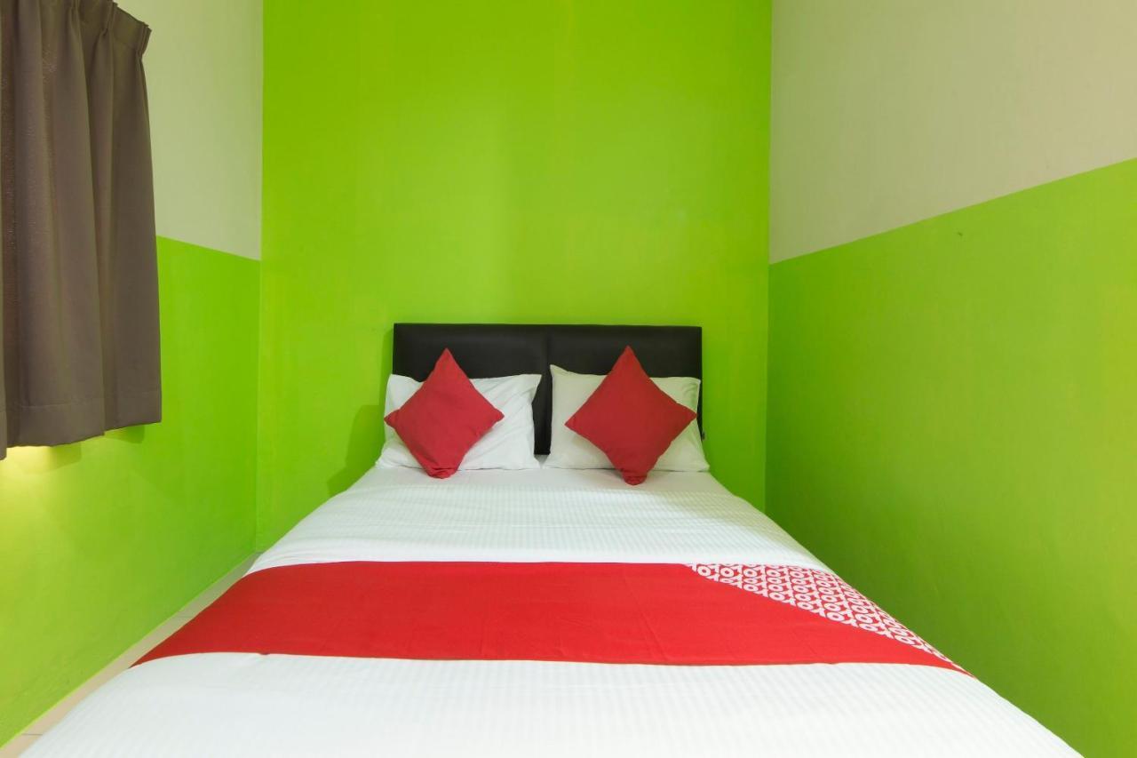 Oyo 44072 Mines Cempaka Hotel Nilai Zewnętrze zdjęcie