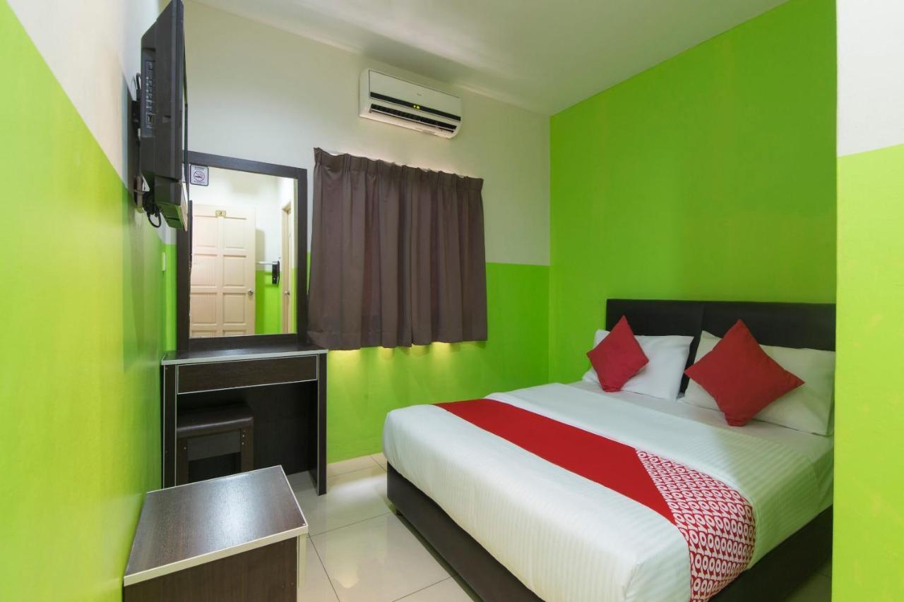Oyo 44072 Mines Cempaka Hotel Nilai Zewnętrze zdjęcie