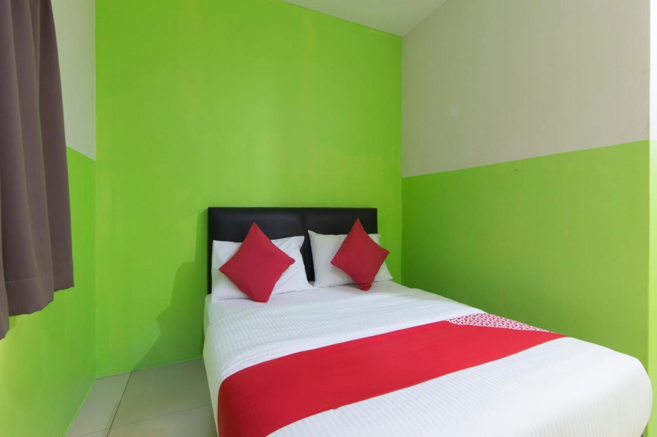 Oyo 44072 Mines Cempaka Hotel Nilai Zewnętrze zdjęcie