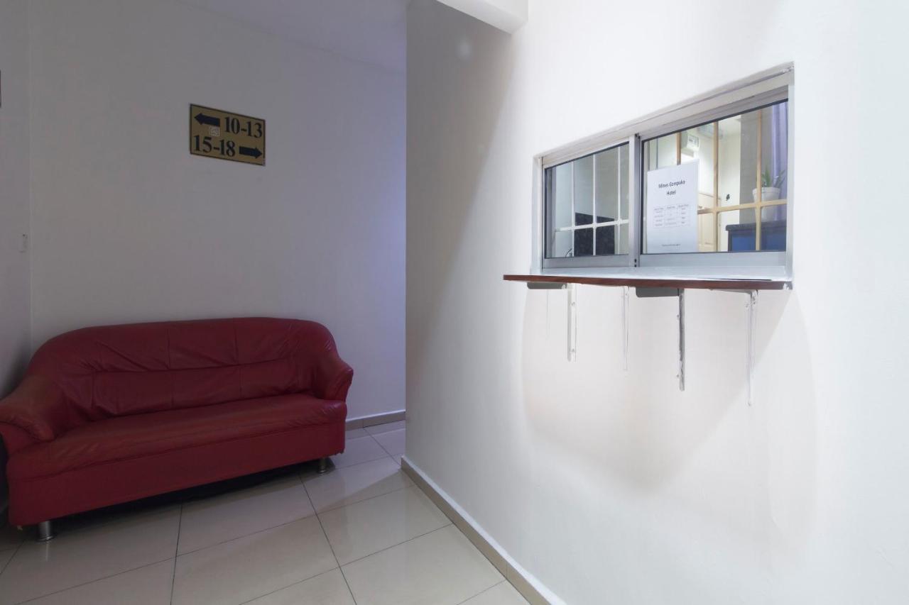 Oyo 44072 Mines Cempaka Hotel Nilai Zewnętrze zdjęcie