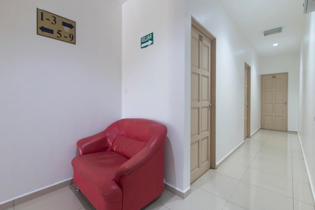 Oyo 44072 Mines Cempaka Hotel Nilai Zewnętrze zdjęcie