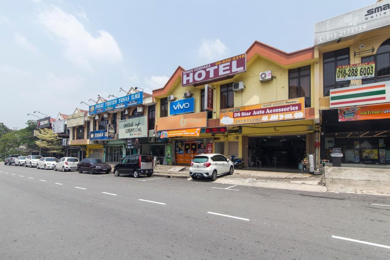 Oyo 44072 Mines Cempaka Hotel Nilai Zewnętrze zdjęcie