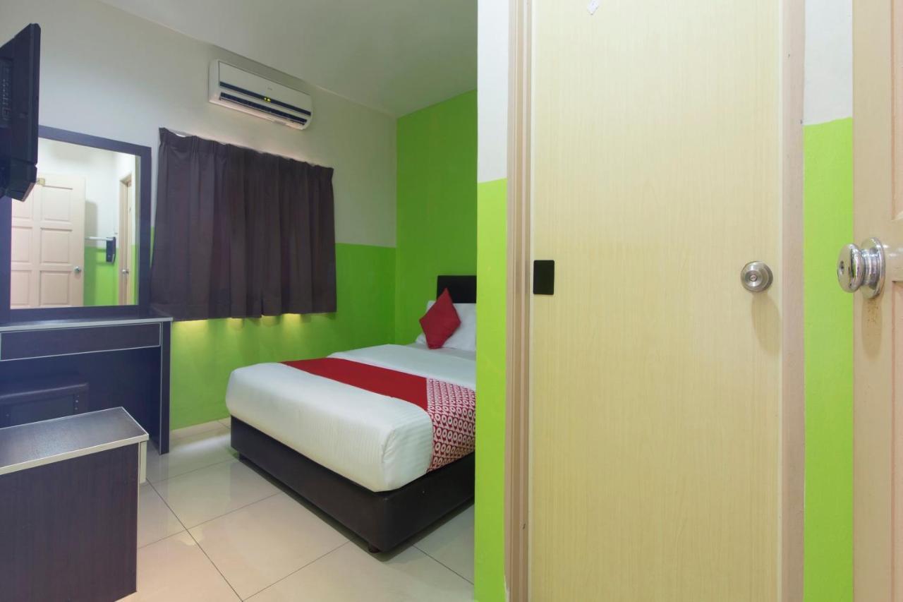 Oyo 44072 Mines Cempaka Hotel Nilai Zewnętrze zdjęcie
