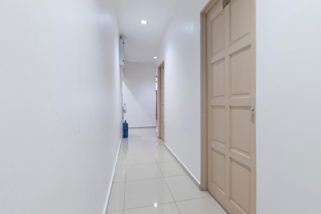 Oyo 44072 Mines Cempaka Hotel Nilai Zewnętrze zdjęcie