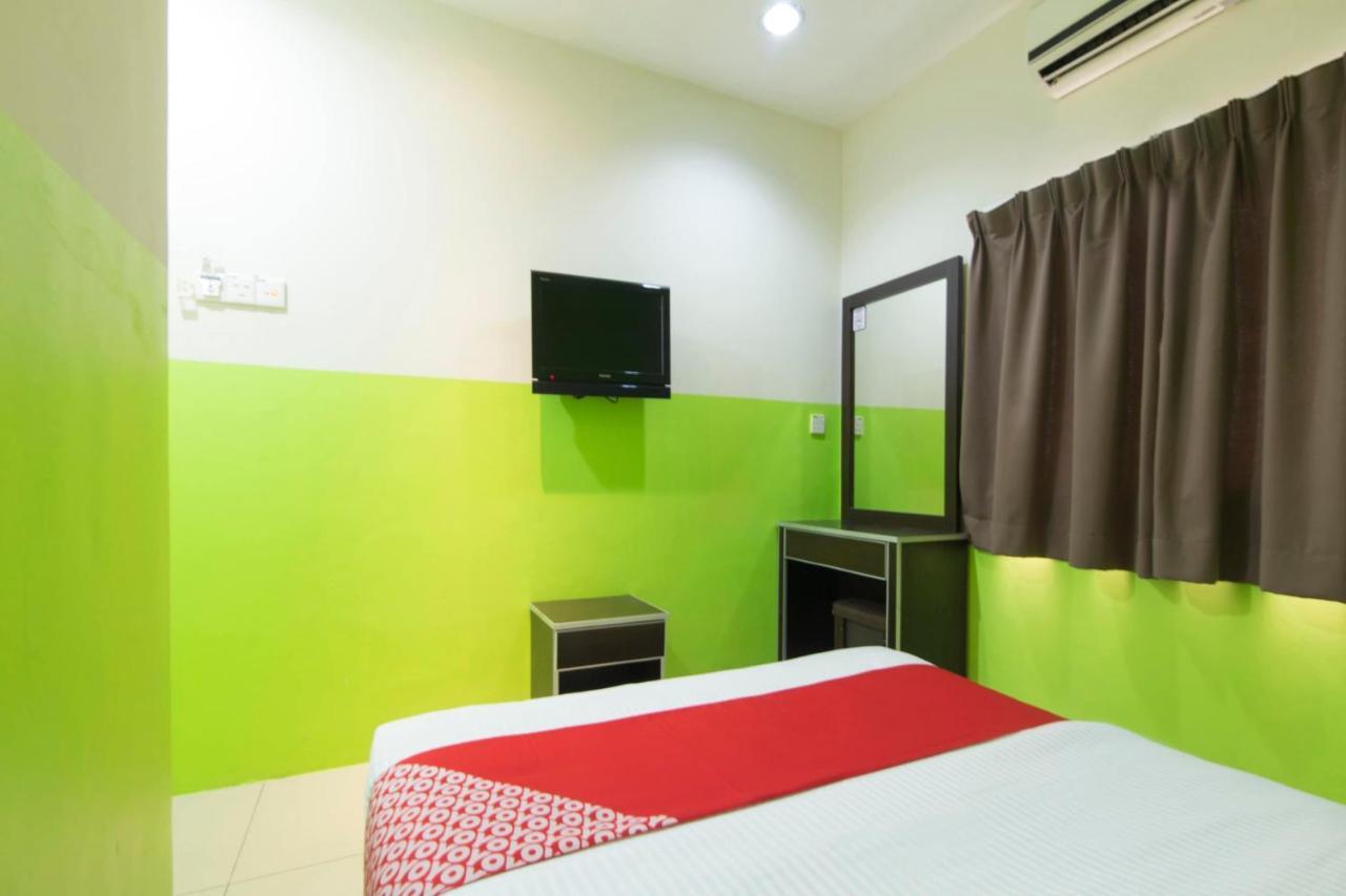 Oyo 44072 Mines Cempaka Hotel Nilai Zewnętrze zdjęcie