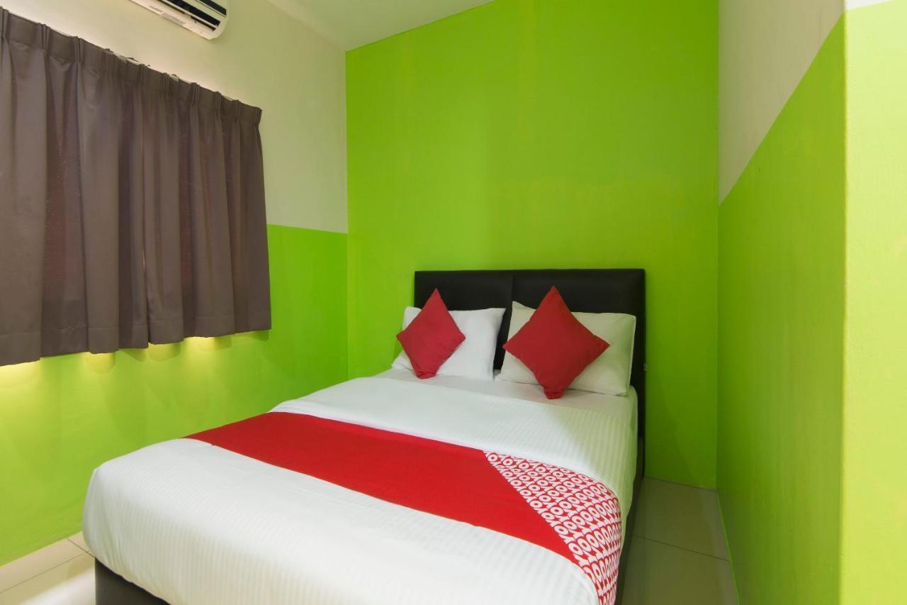 Oyo 44072 Mines Cempaka Hotel Nilai Zewnętrze zdjęcie