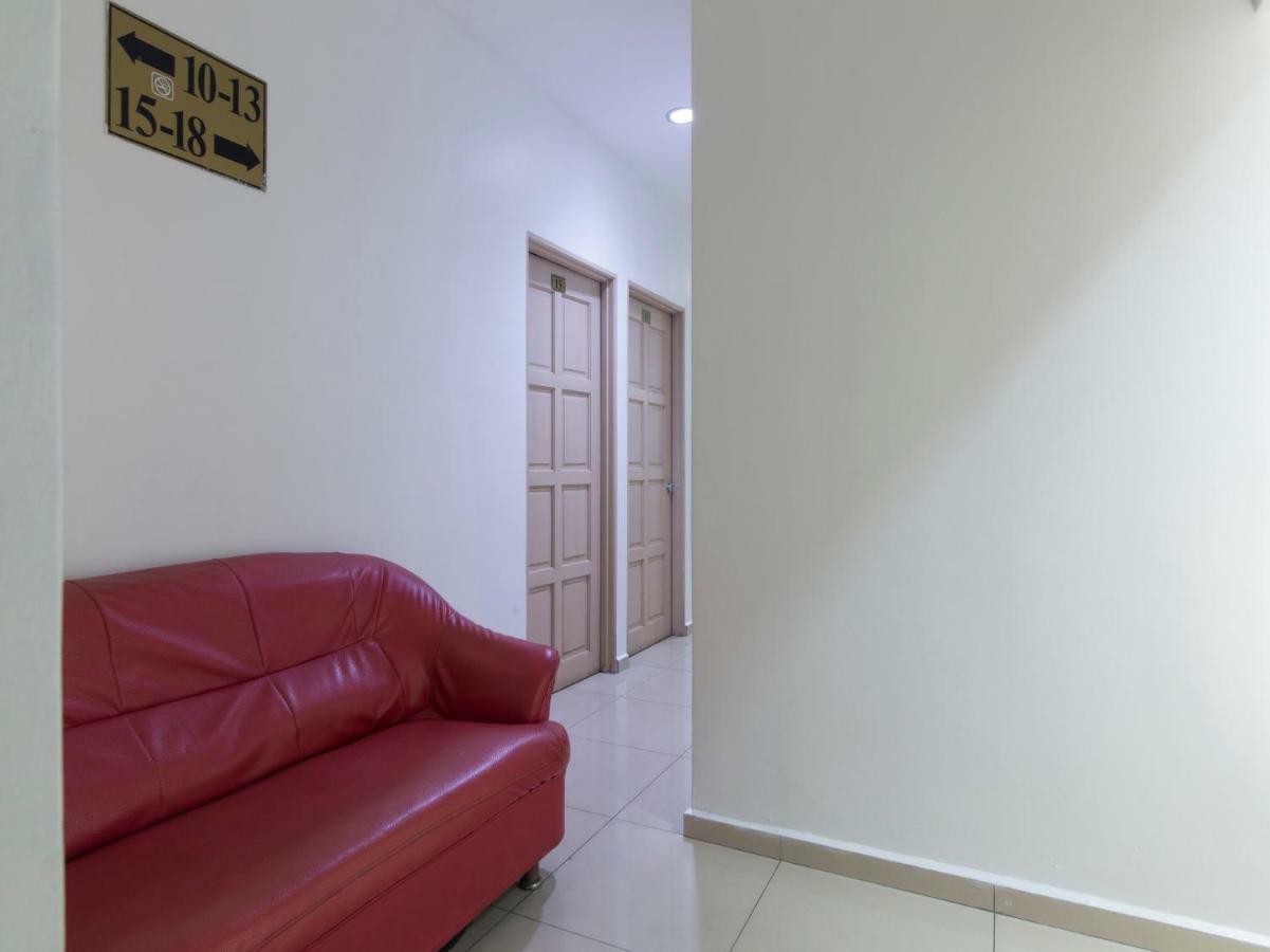 Oyo 44072 Mines Cempaka Hotel Nilai Zewnętrze zdjęcie