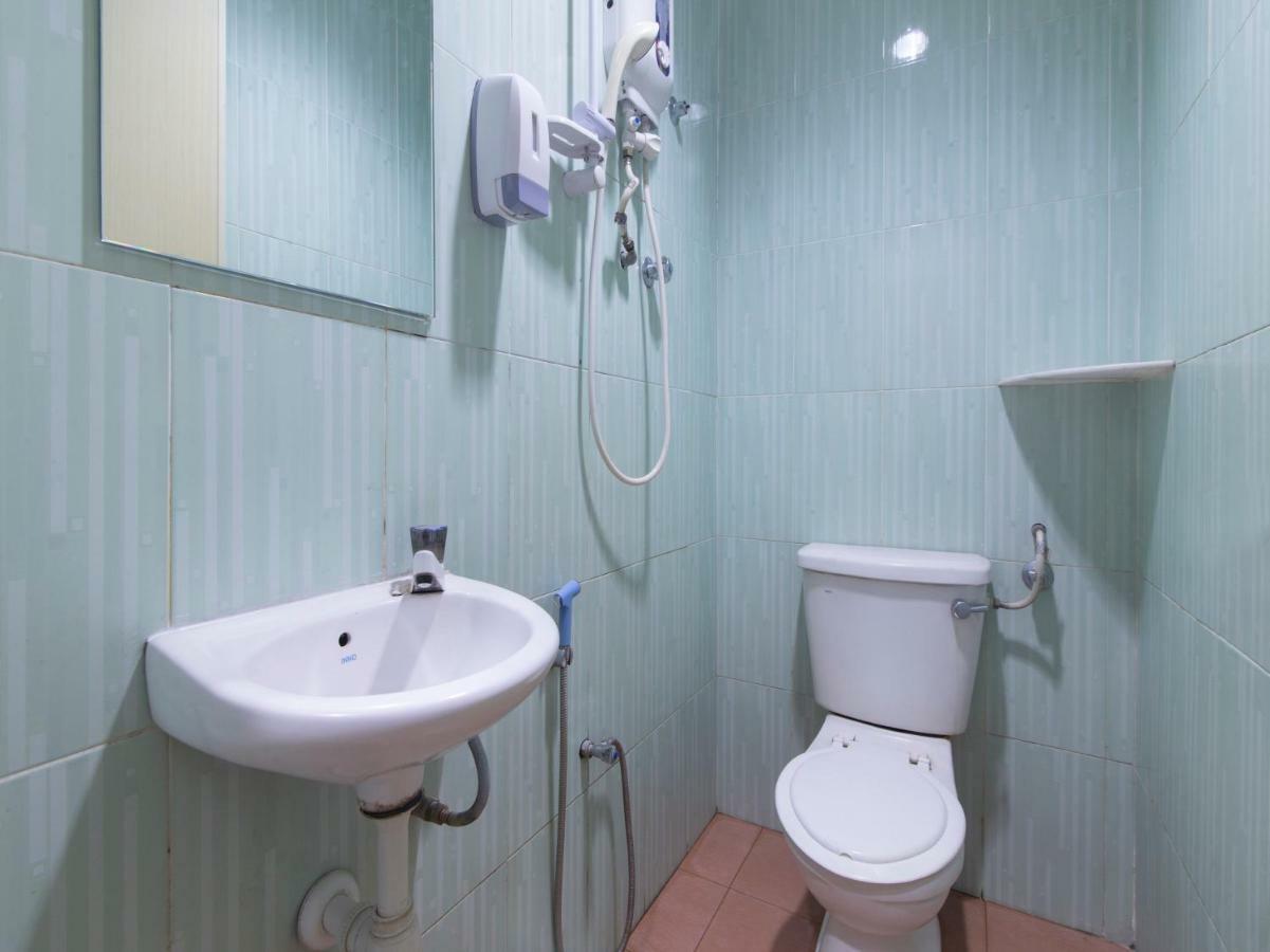 Oyo 44072 Mines Cempaka Hotel Nilai Zewnętrze zdjęcie