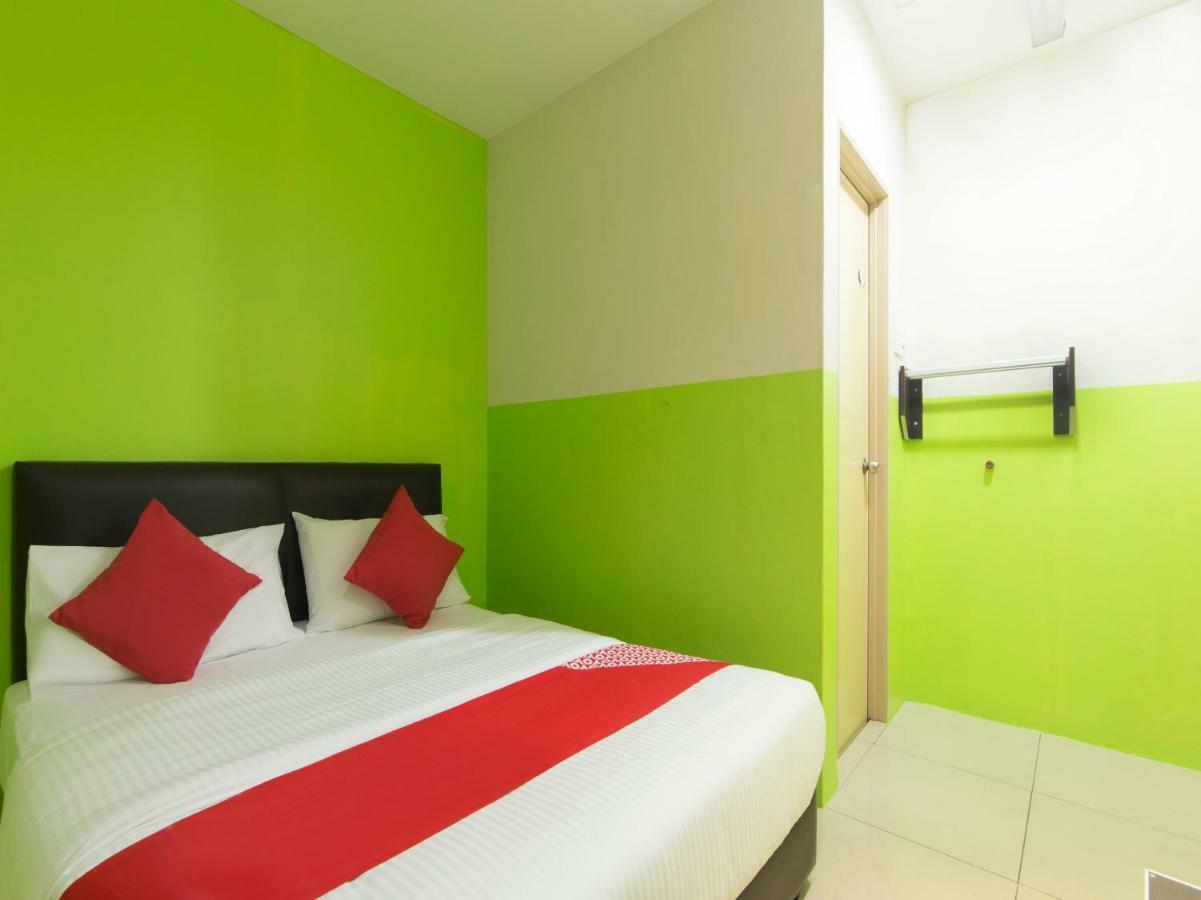 Oyo 44072 Mines Cempaka Hotel Nilai Zewnętrze zdjęcie